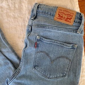 Levi’s 721 High Rise Skinny Medium Wash